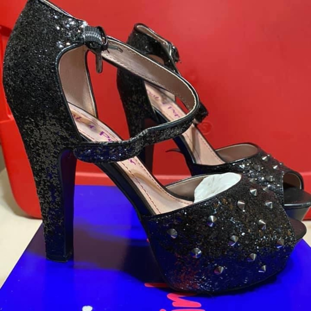 Pink and pepper black platform heels
